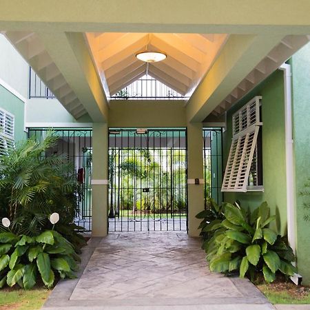 Choose To Be Happy At Ei8Ht! - Super Studios And Penthouse Apartment Kingston Exterior foto