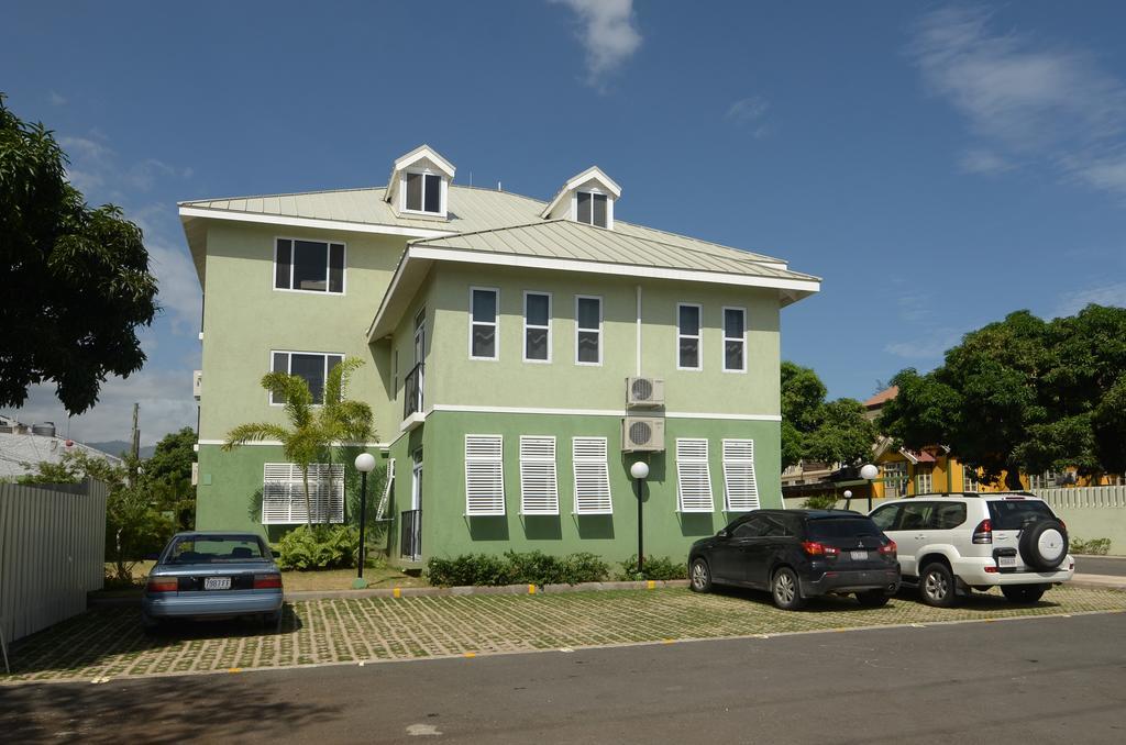 Choose To Be Happy At Ei8Ht! - Super Studios And Penthouse Apartment Kingston Exterior foto