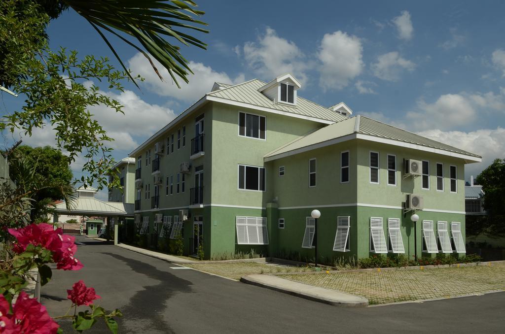 Choose To Be Happy At Ei8Ht! - Super Studios And Penthouse Apartment Kingston Exterior foto